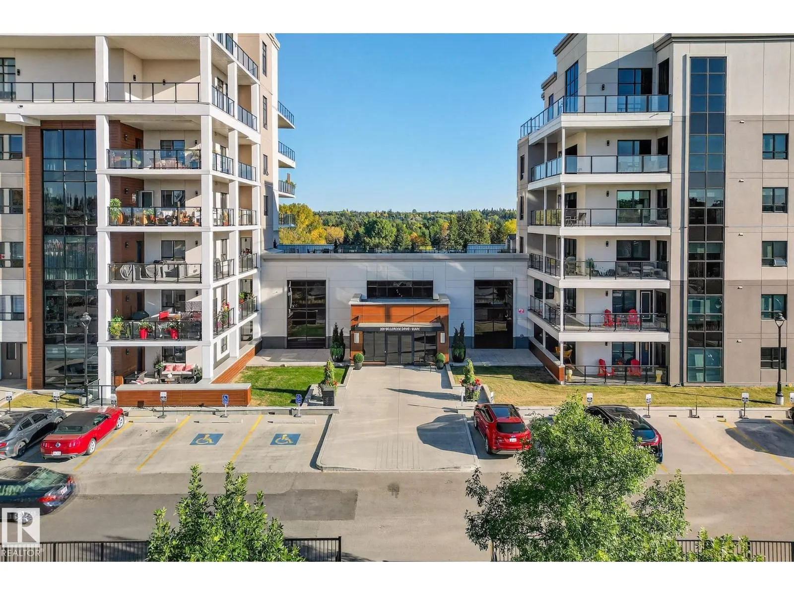 #418 200 BELLEROSE DR