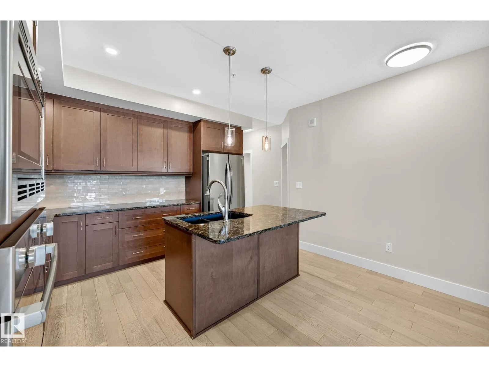 #418 200 BELLEROSE DR