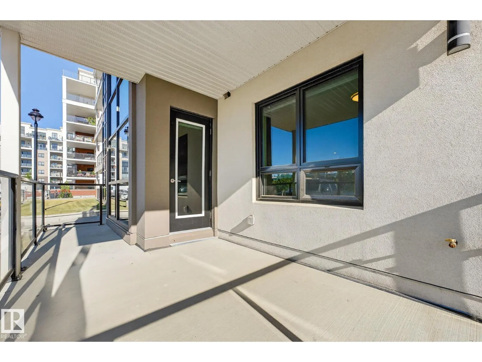 #418 200 BELLEROSE DR