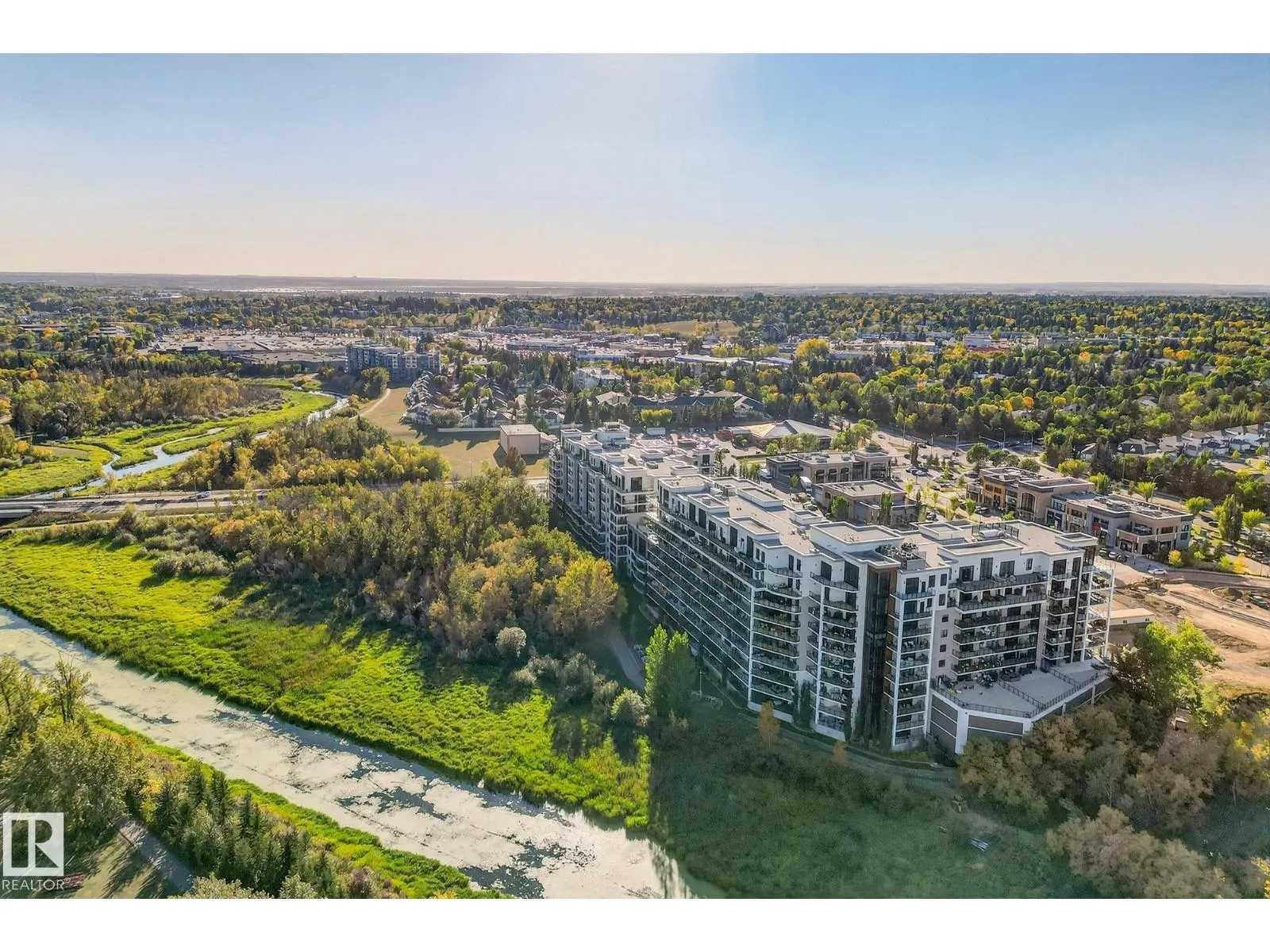 #418 200 BELLEROSE DR