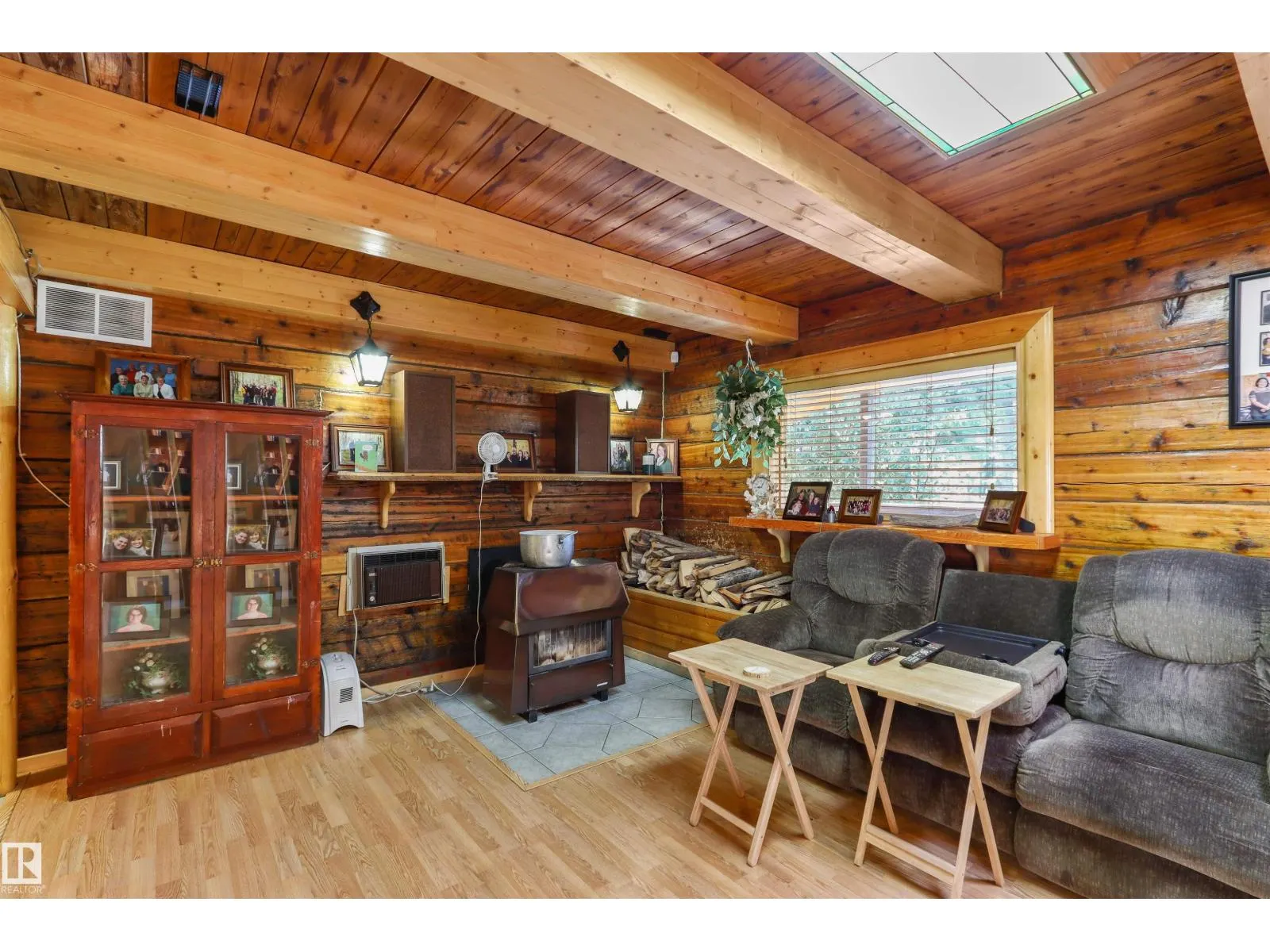 4836 A 53 AVE & 4836 B 53 AV