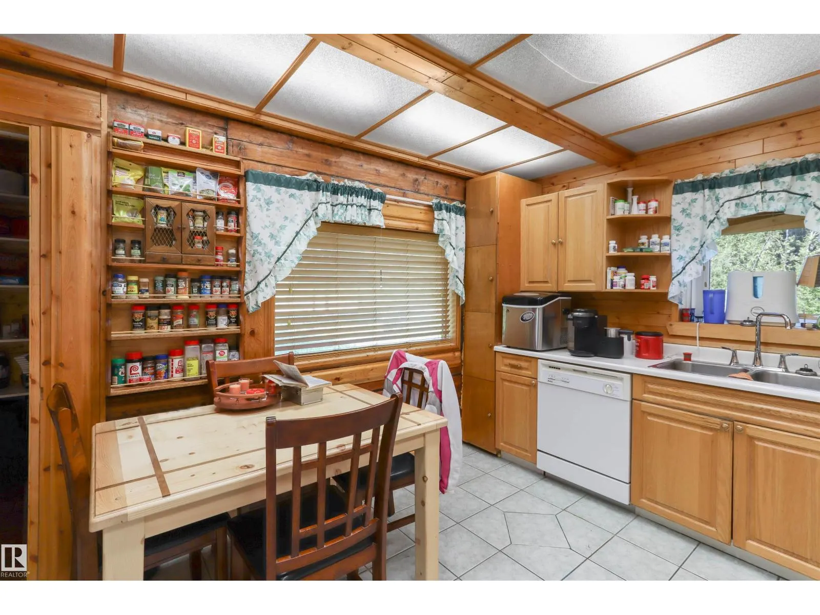 4836 A 53 AVE & 4836 B 53 AV