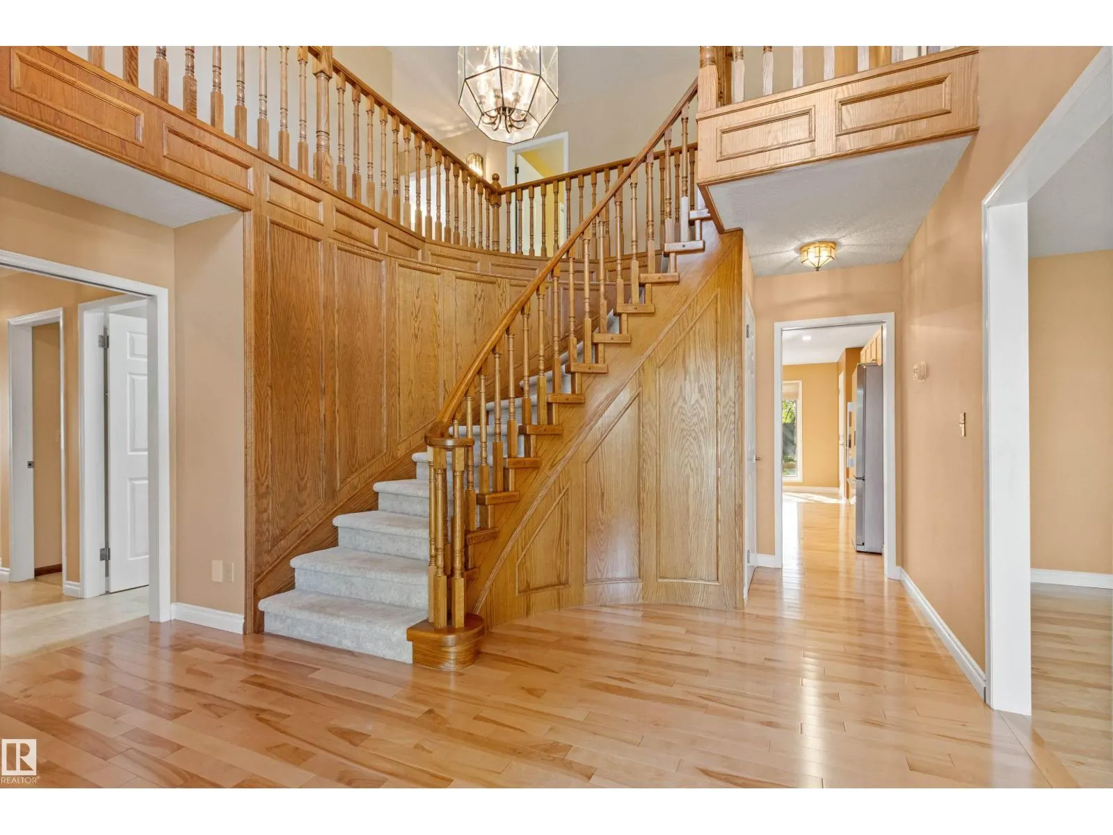 453 ROONEY CR NW