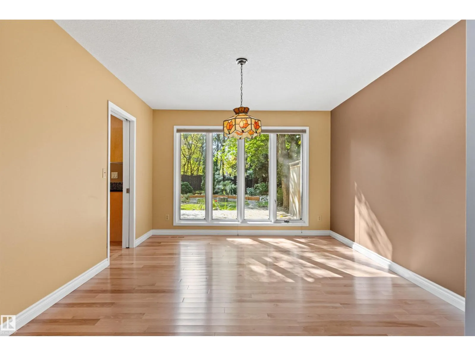 453 ROONEY CR NW