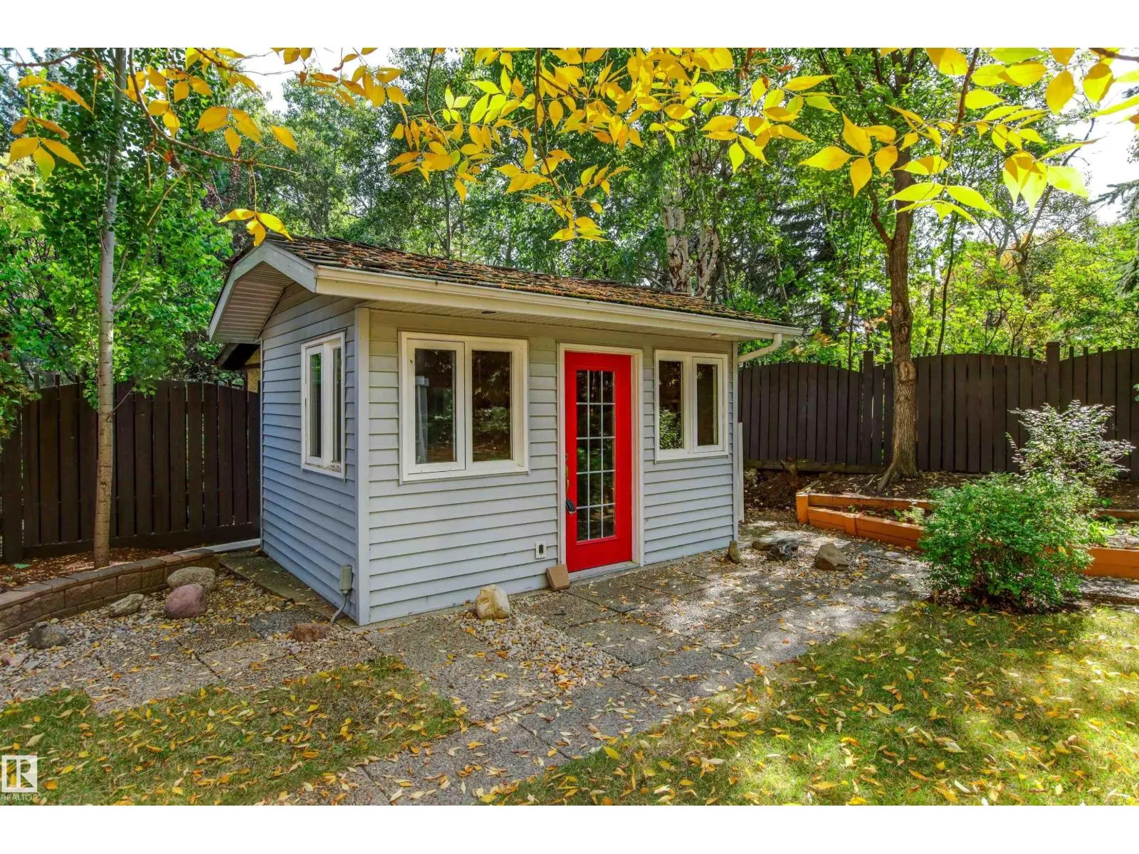 453 ROONEY CR NW
