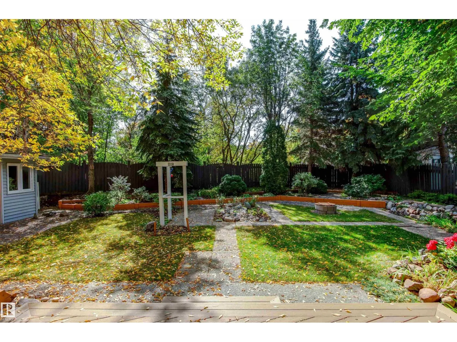 453 ROONEY CR NW