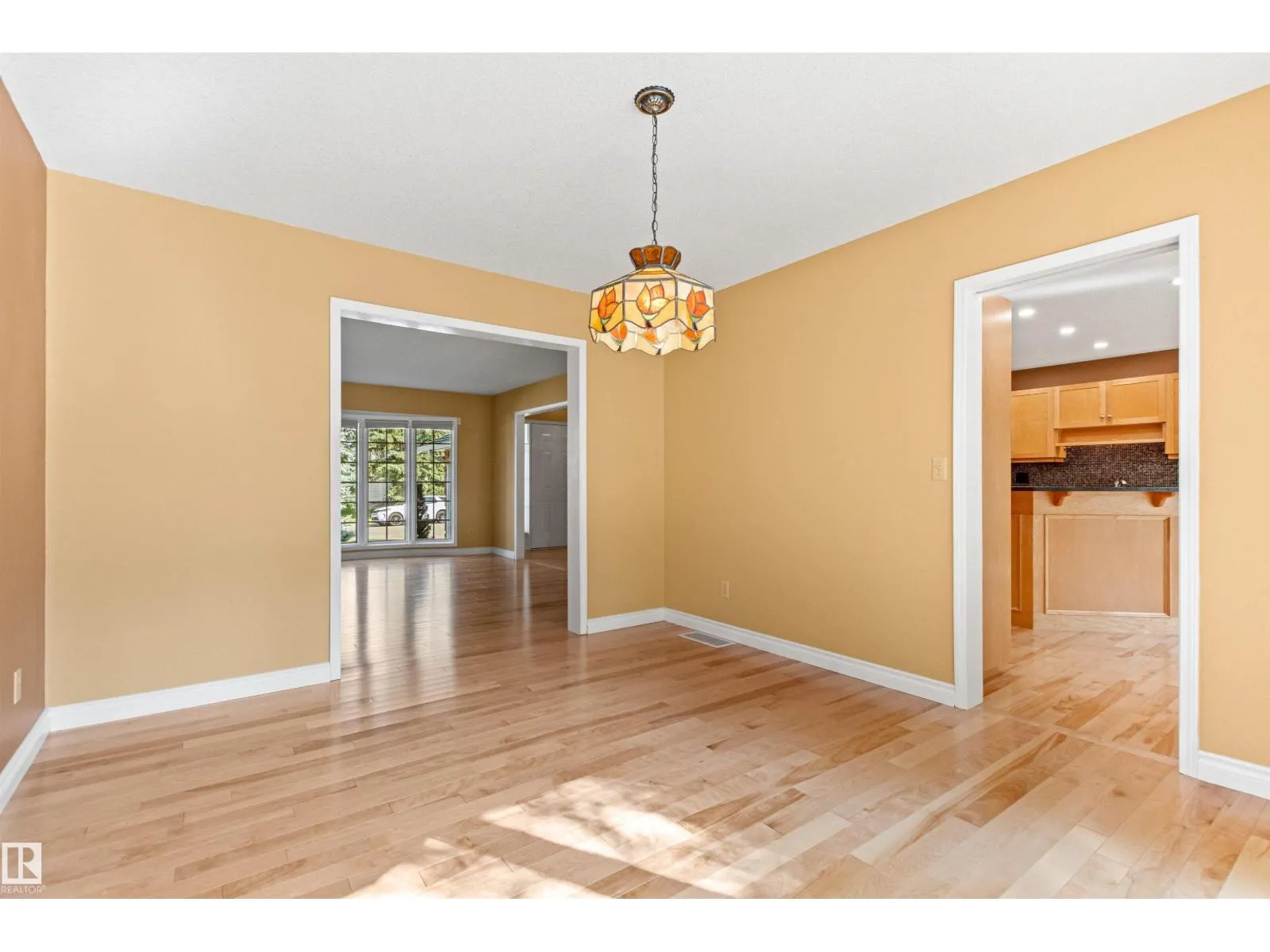 453 ROONEY CR NW