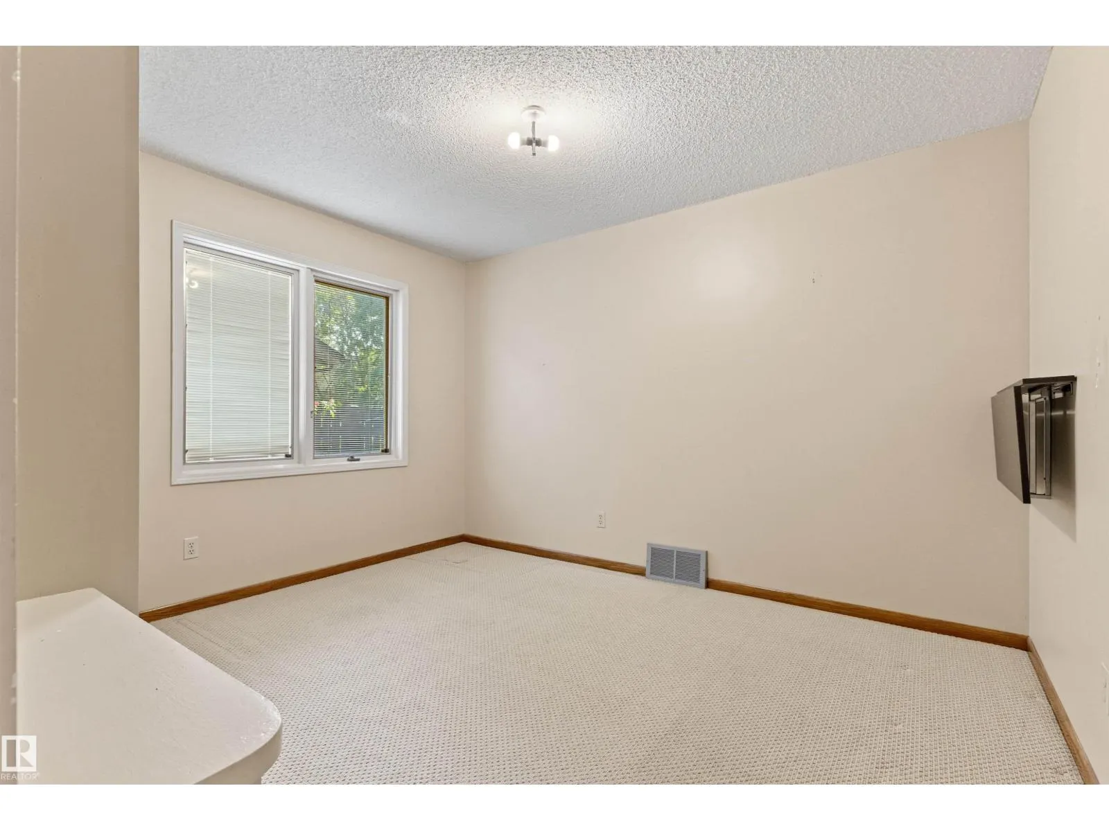 453 ROONEY CR NW