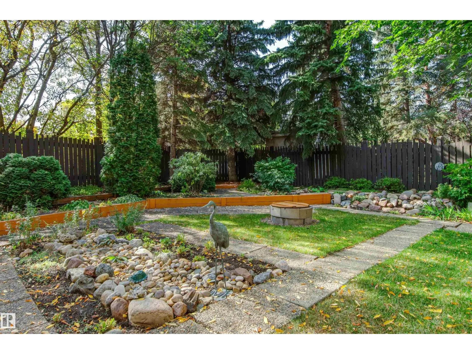 453 ROONEY CR NW