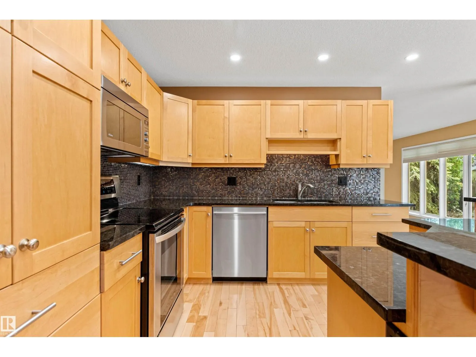 453 ROONEY CR NW