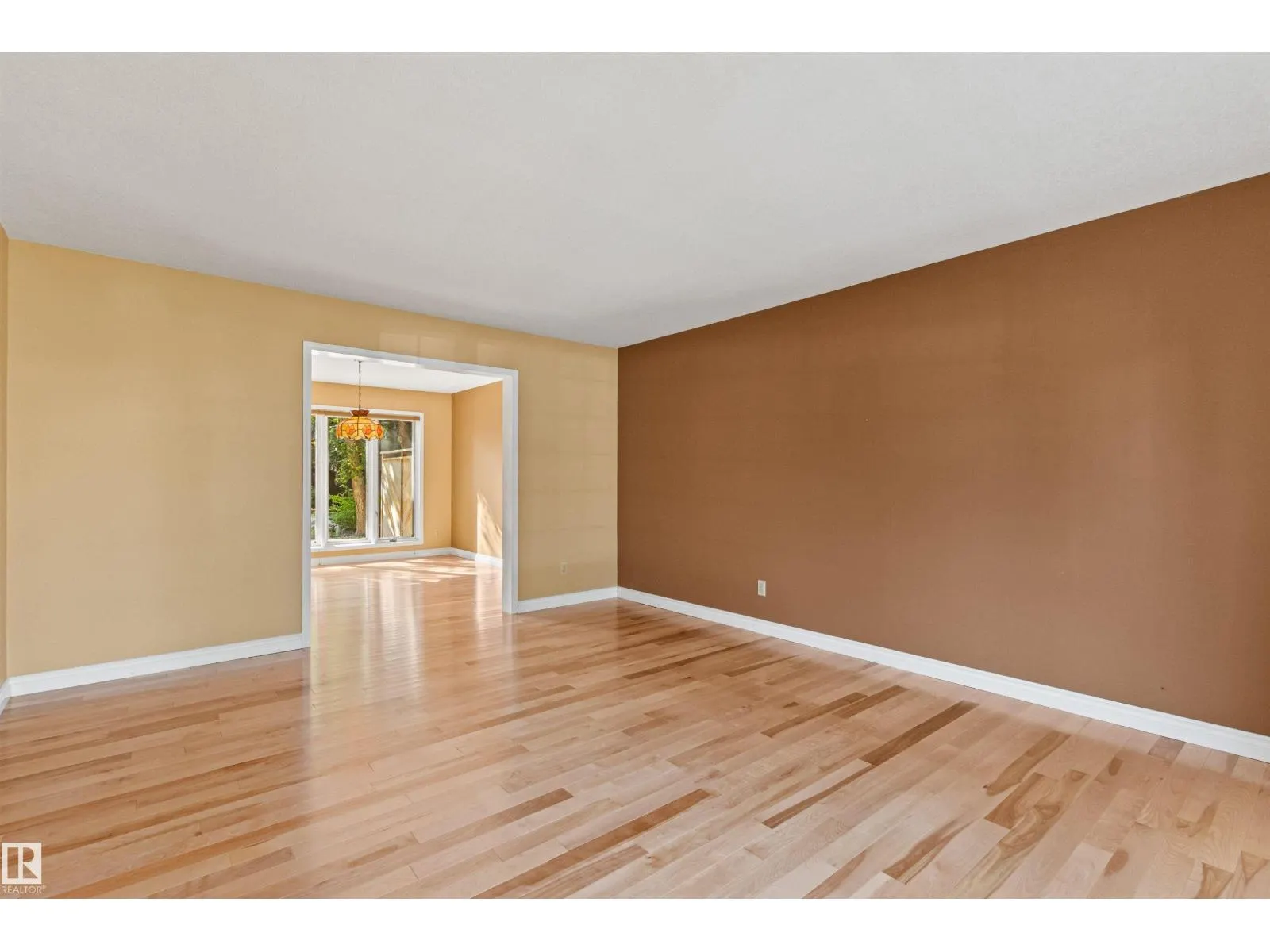 453 ROONEY CR NW