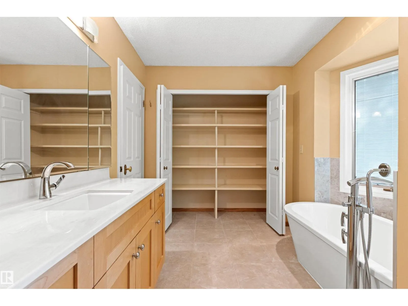 453 ROONEY CR NW