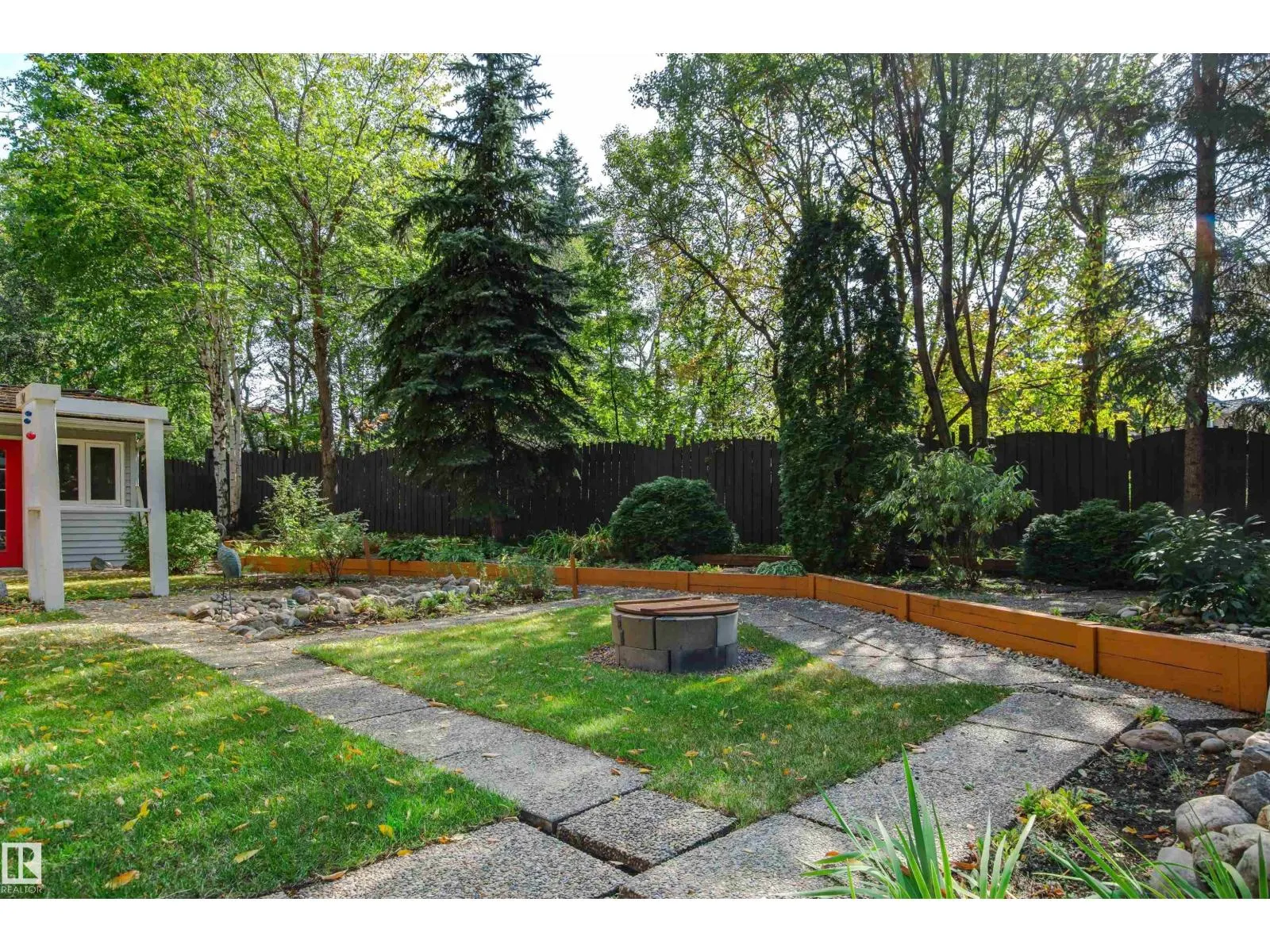453 ROONEY CR NW