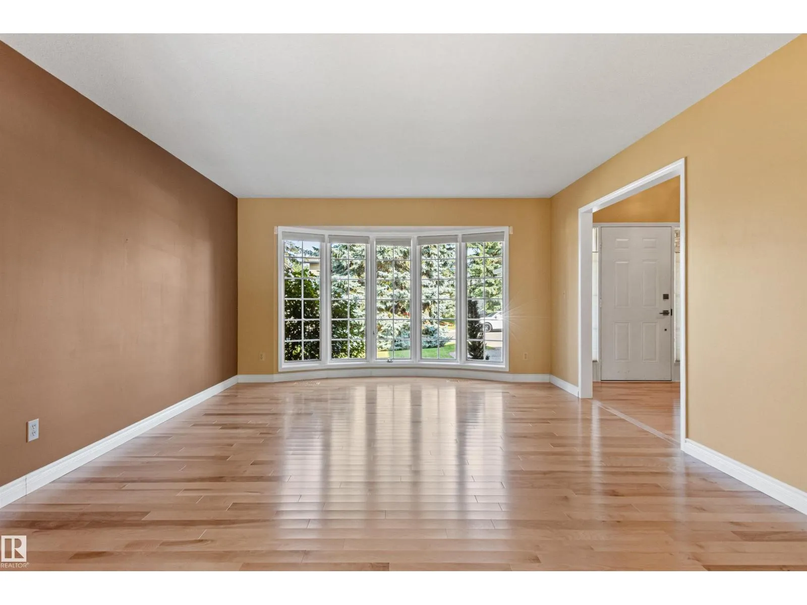 453 ROONEY CR NW
