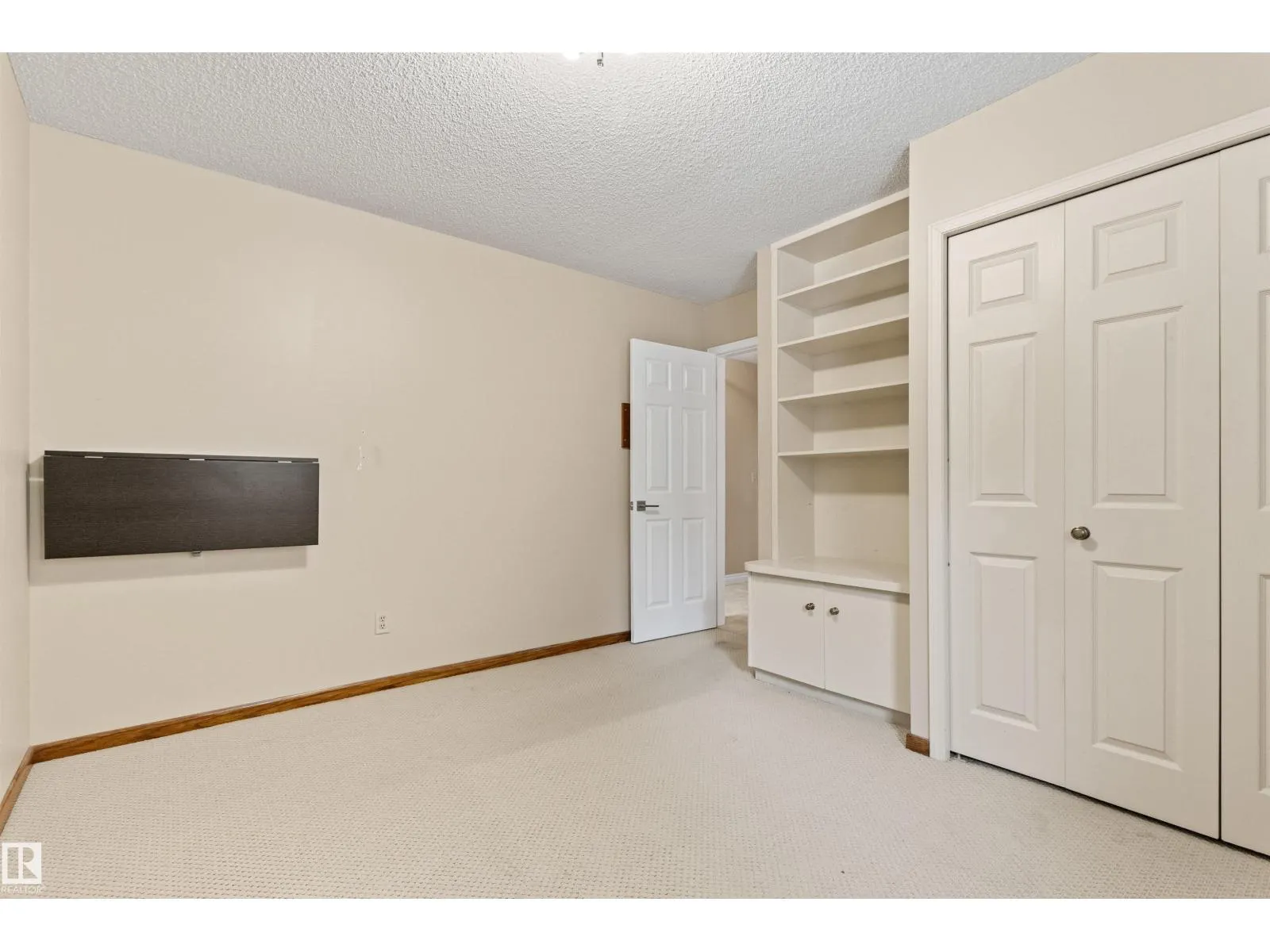 453 ROONEY CR NW