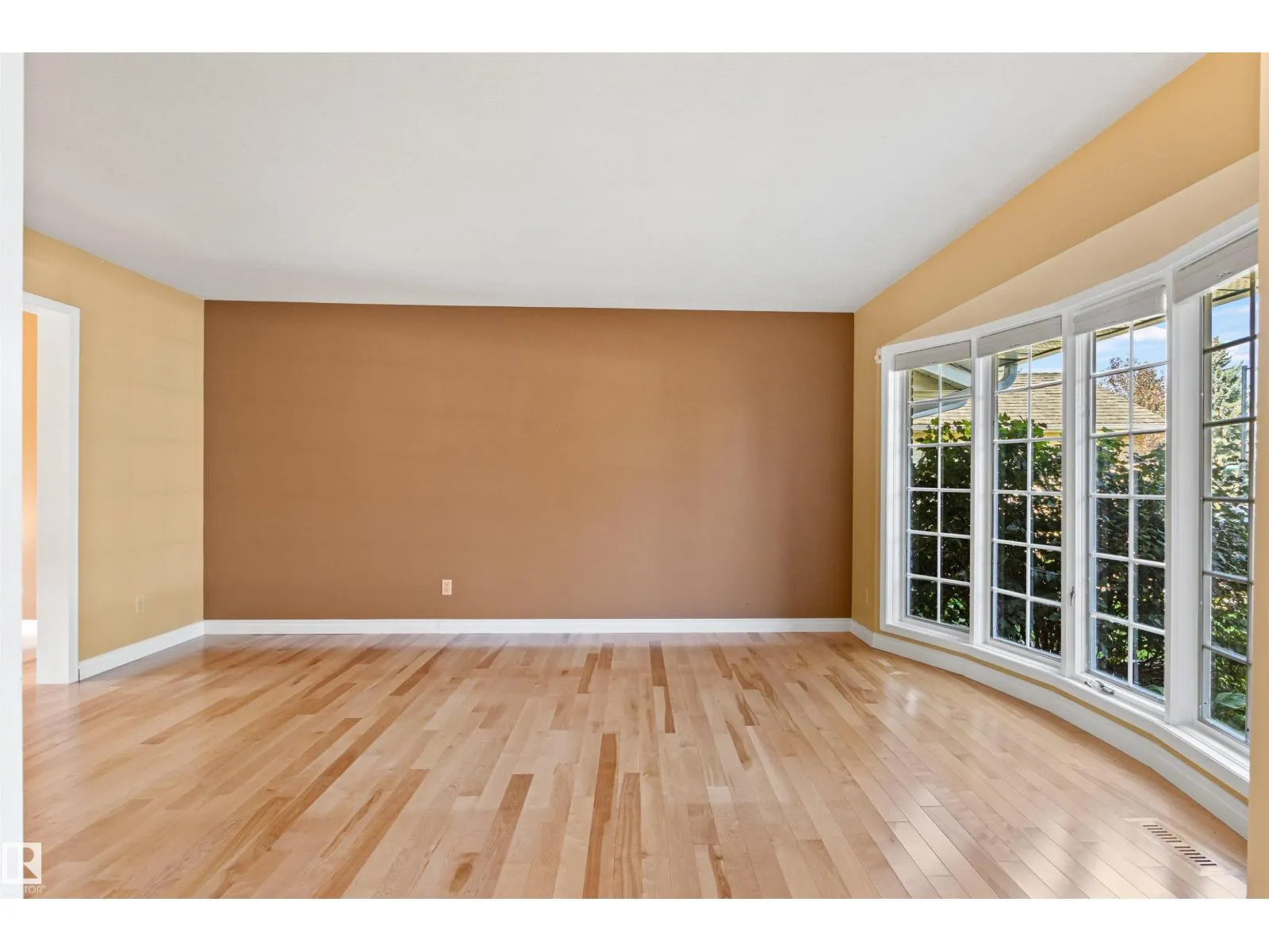 453 ROONEY CR NW