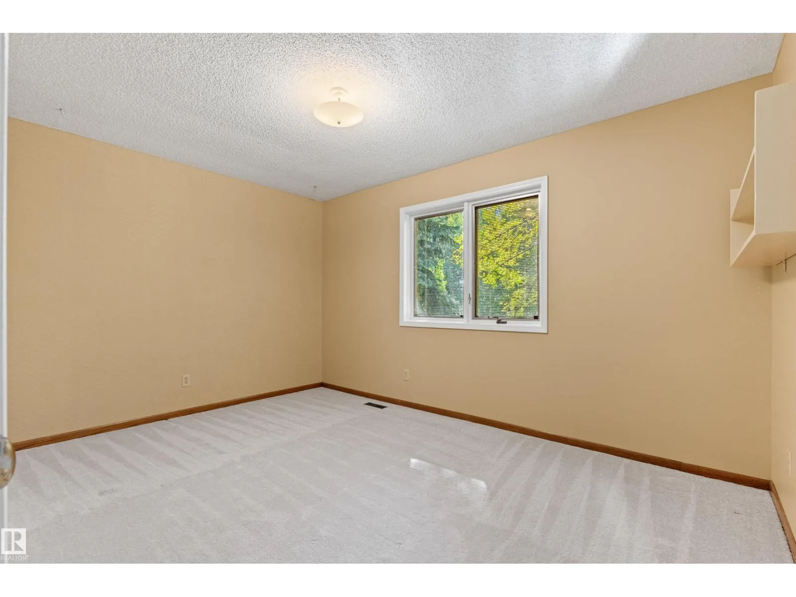 453 ROONEY CR NW