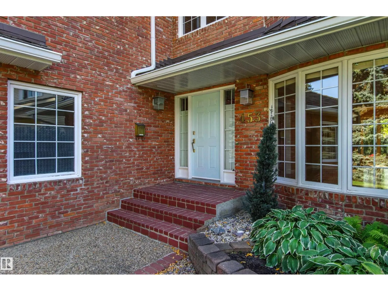 453 ROONEY CR NW
