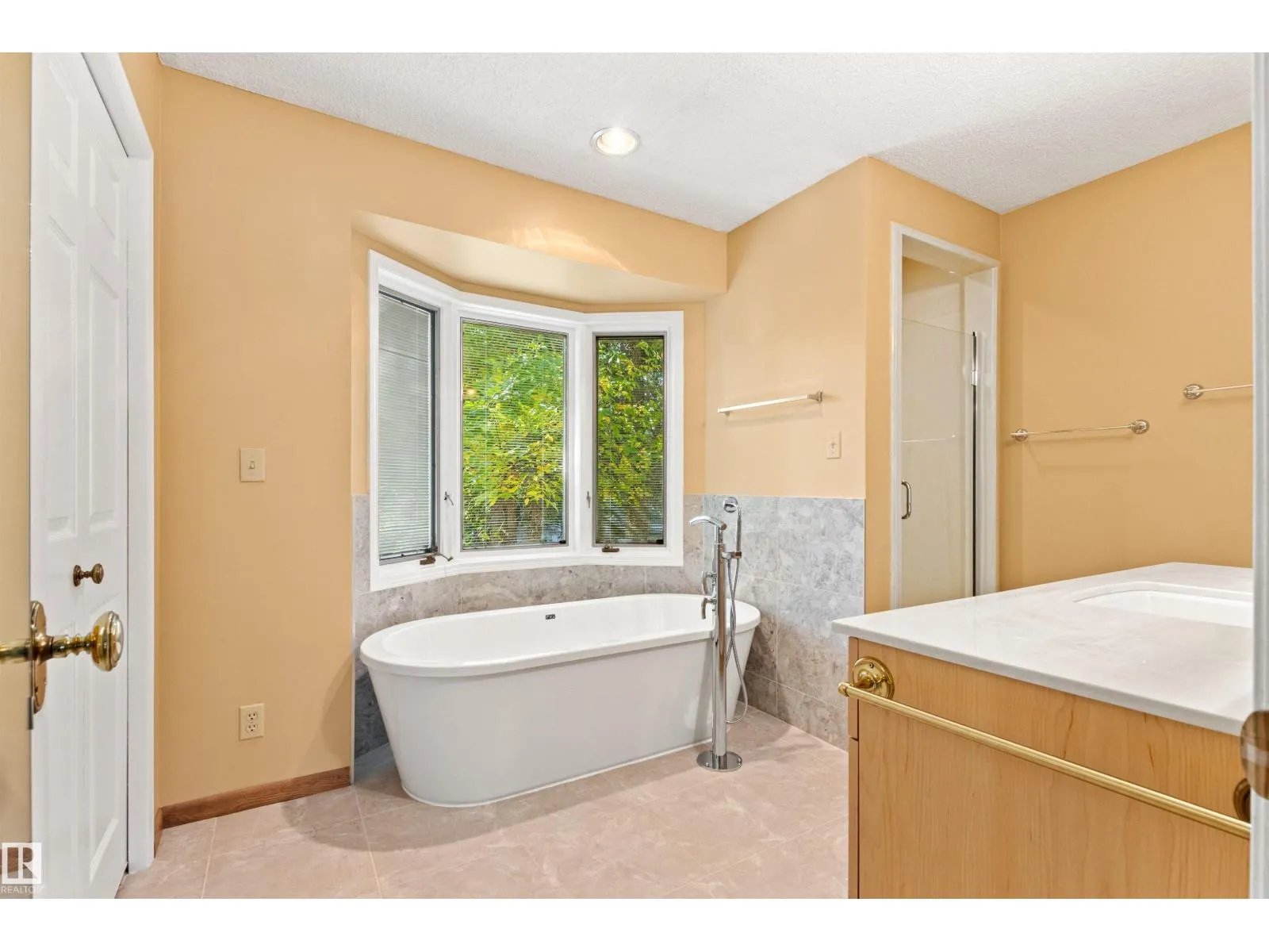 453 ROONEY CR NW