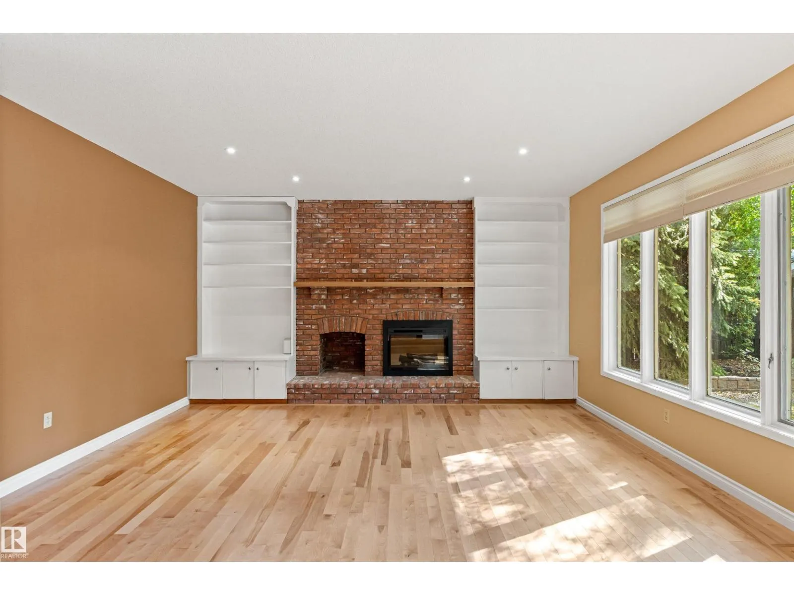 453 ROONEY CR NW