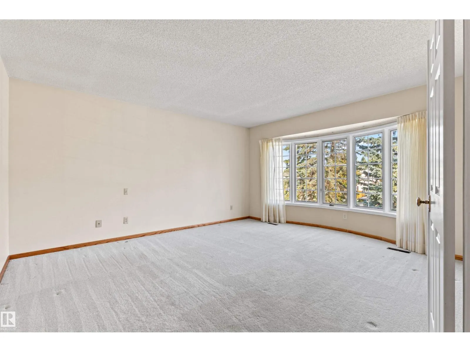 453 ROONEY CR NW