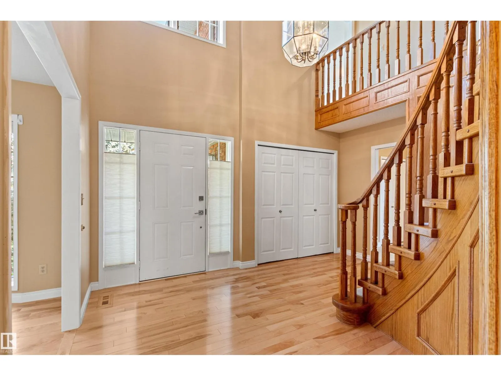 453 ROONEY CR NW