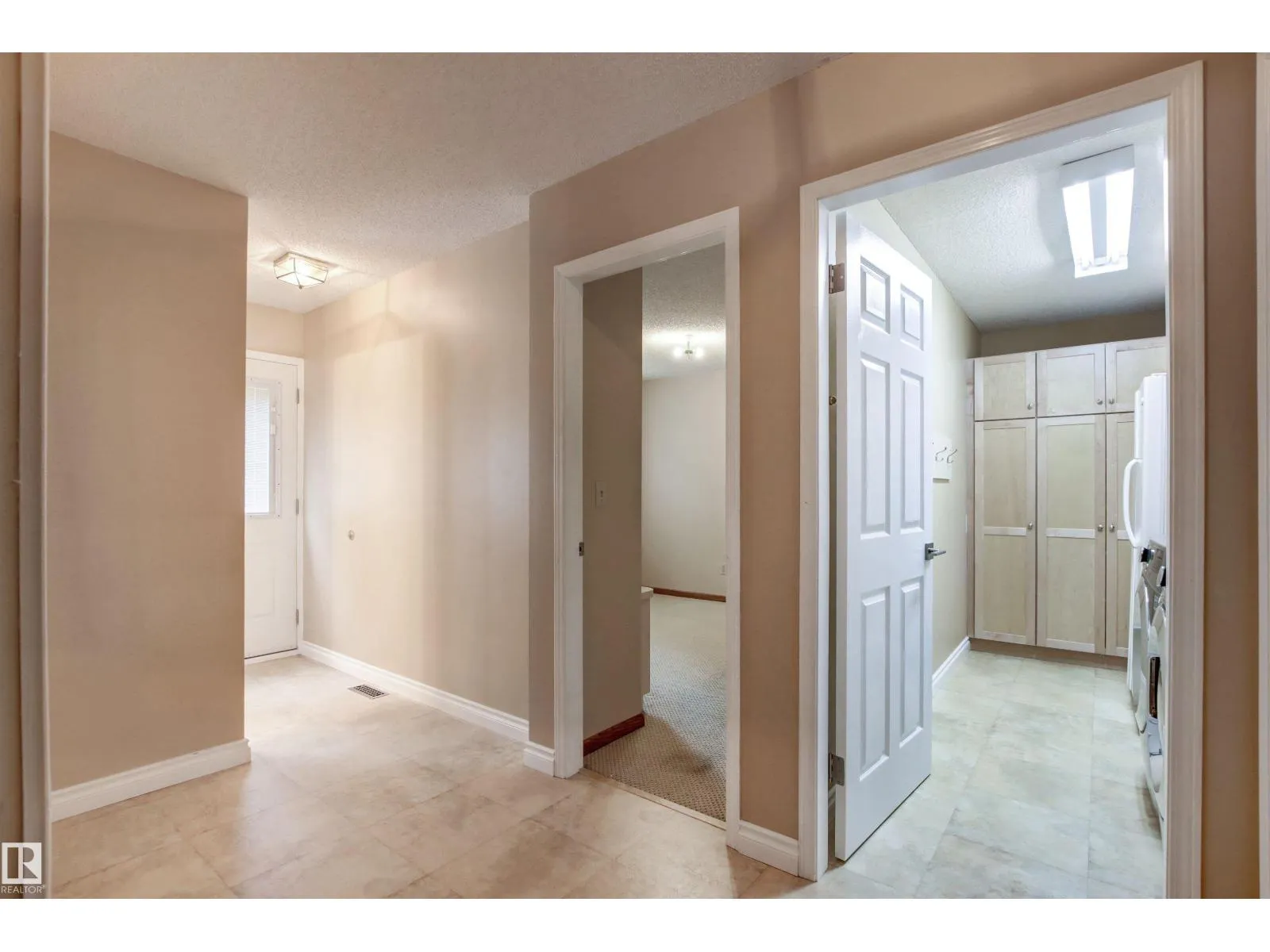 453 ROONEY CR NW