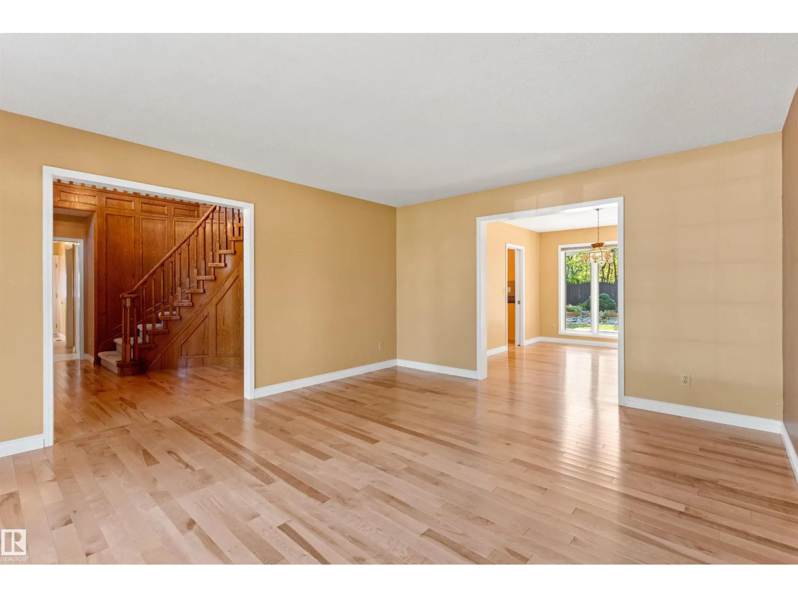 453 ROONEY CR NW