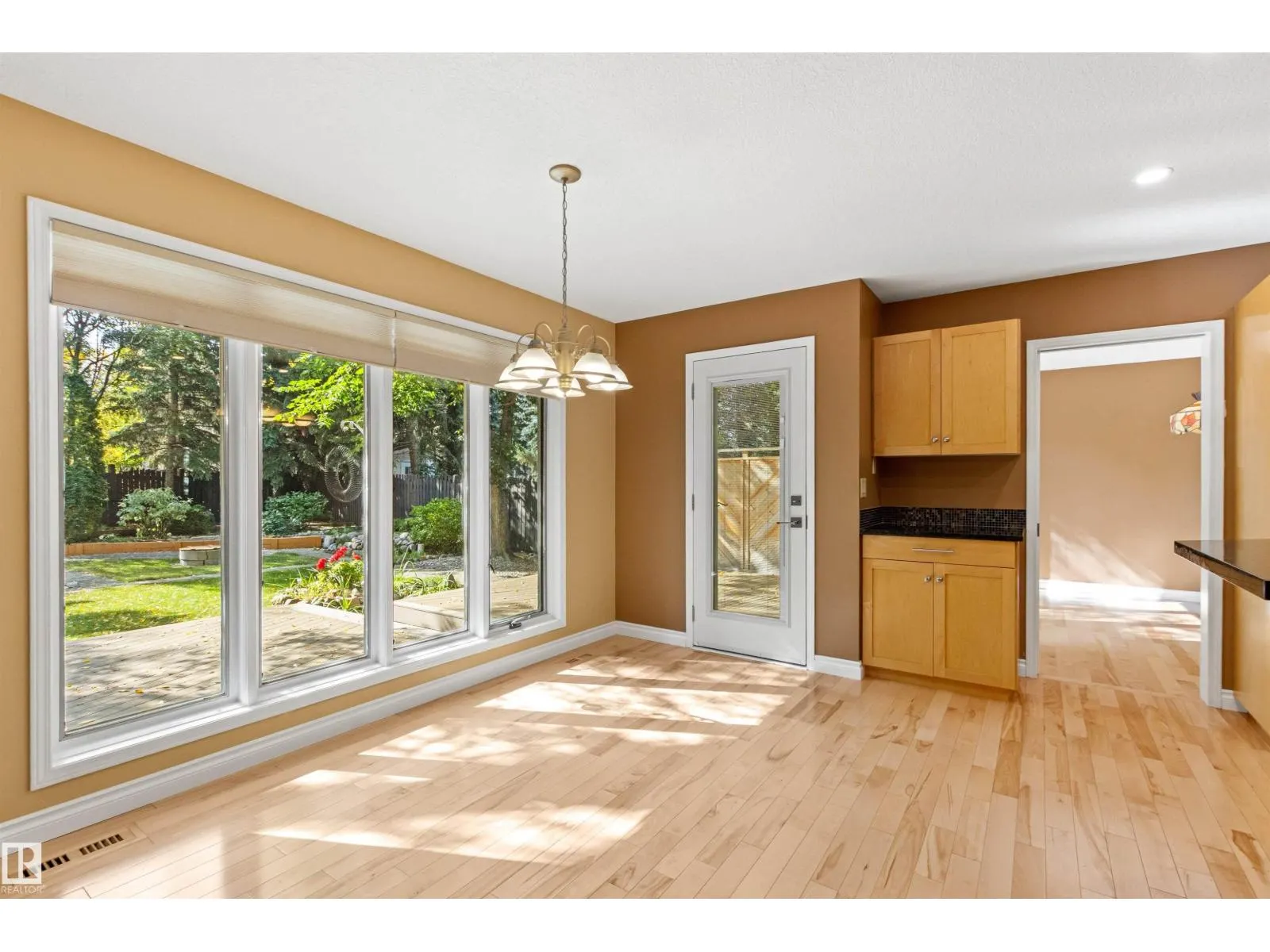 453 ROONEY CR NW