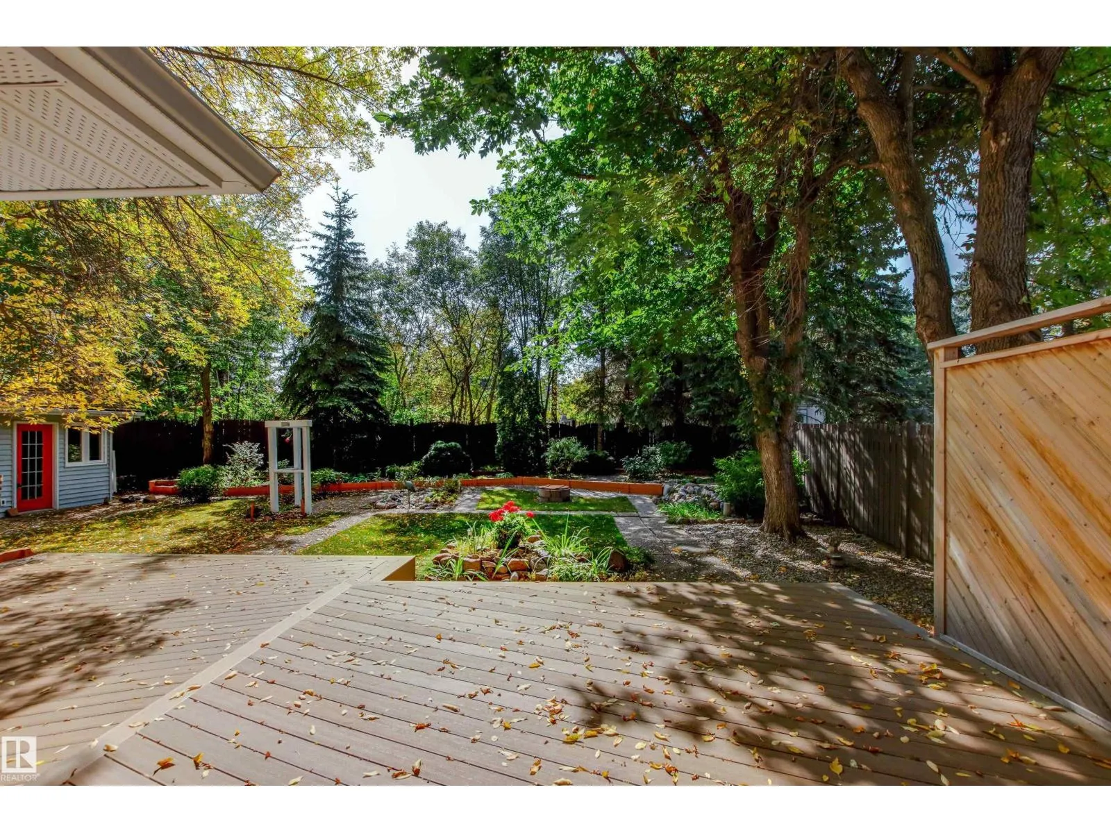 453 ROONEY CR NW