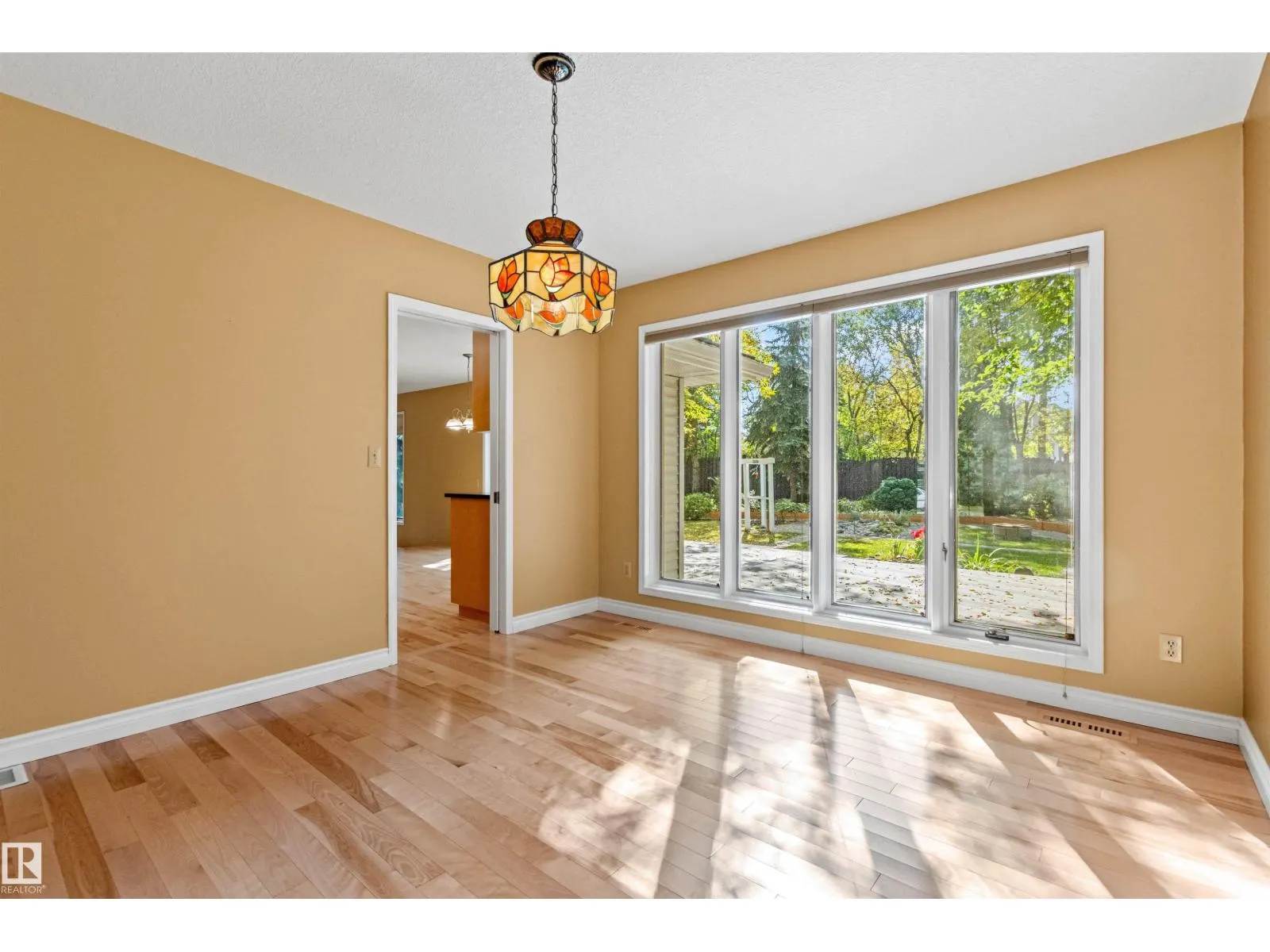 453 ROONEY CR NW