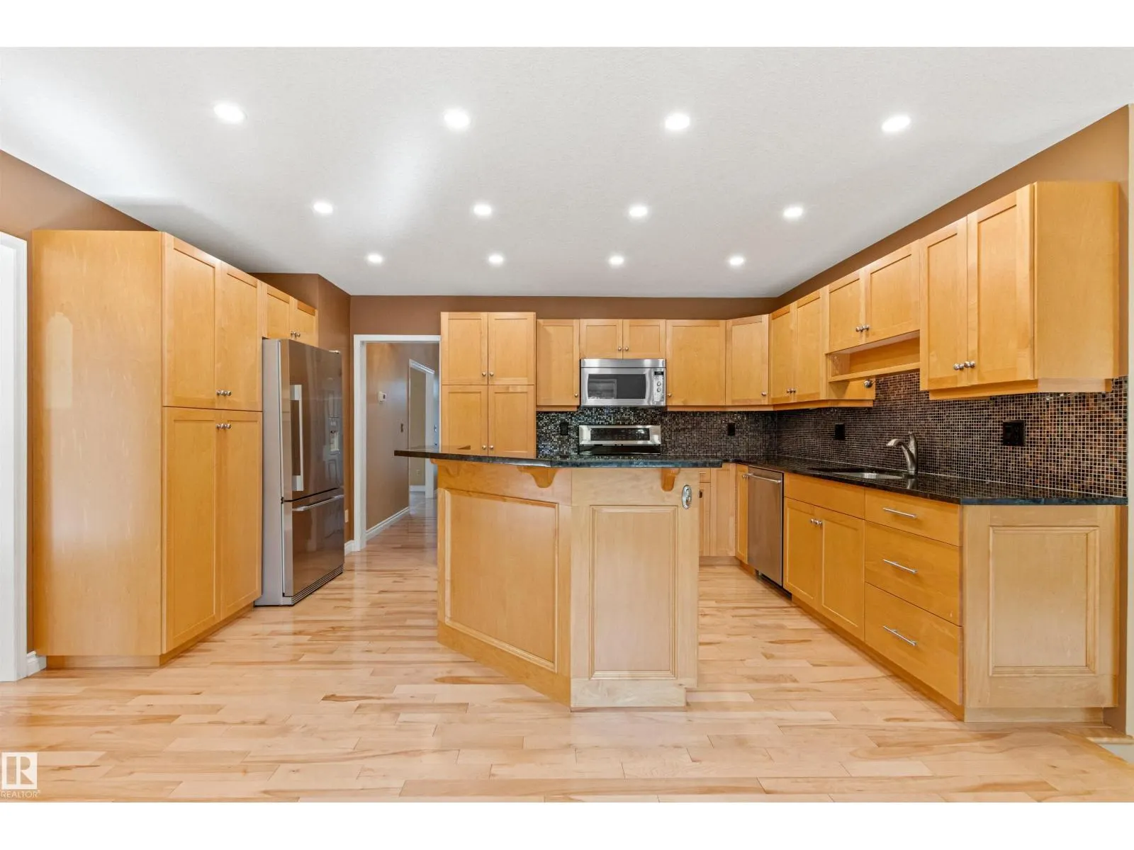 453 ROONEY CR NW