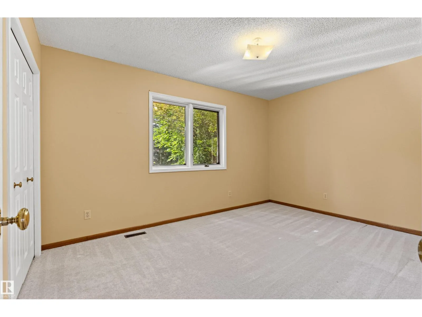 453 ROONEY CR NW