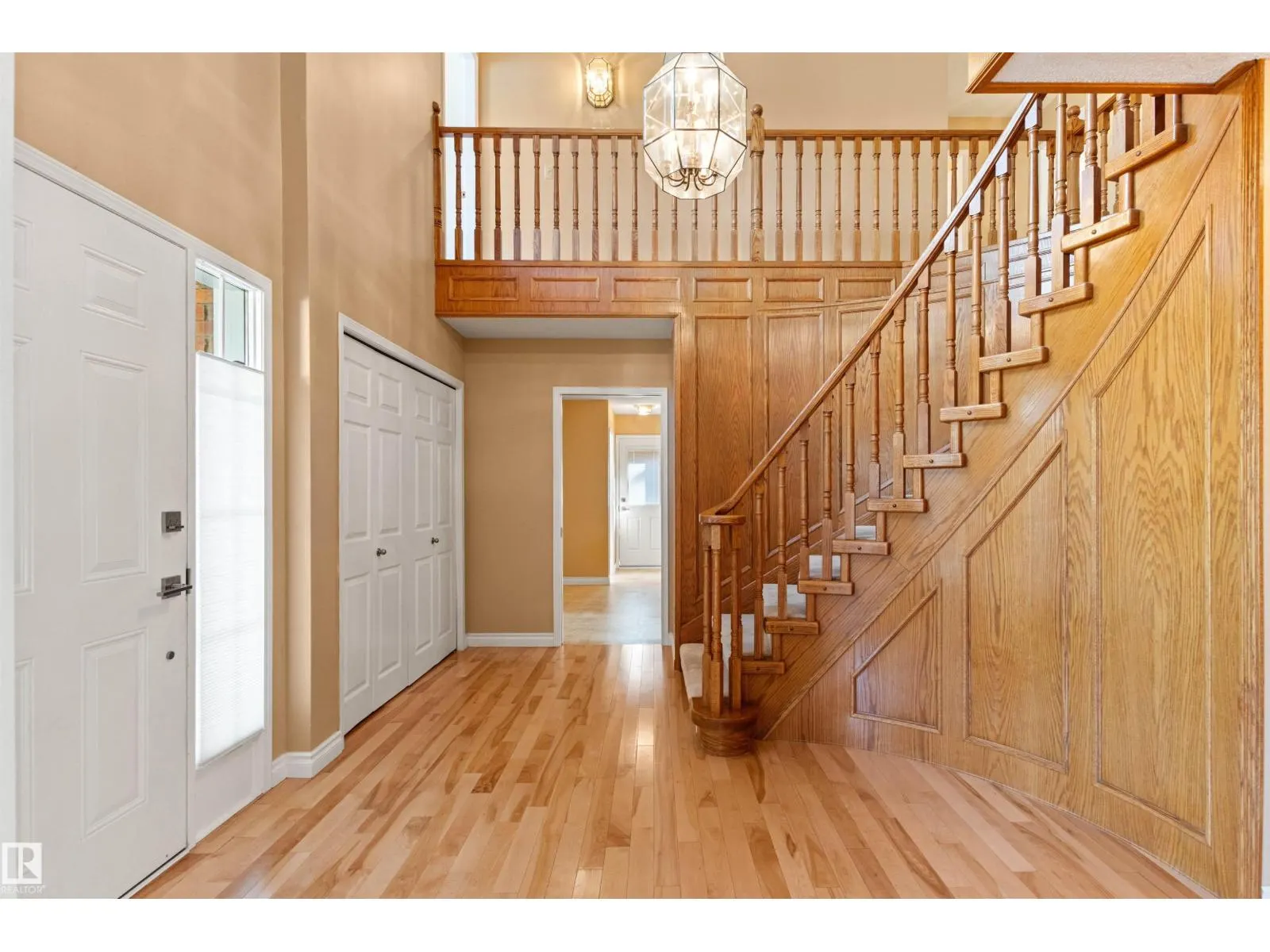 453 ROONEY CR NW