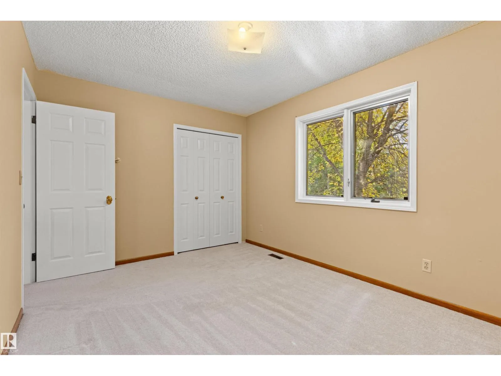 453 ROONEY CR NW