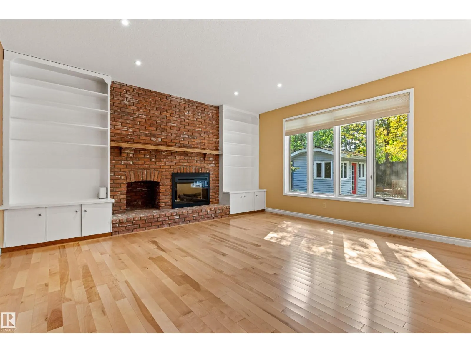 453 ROONEY CR NW
