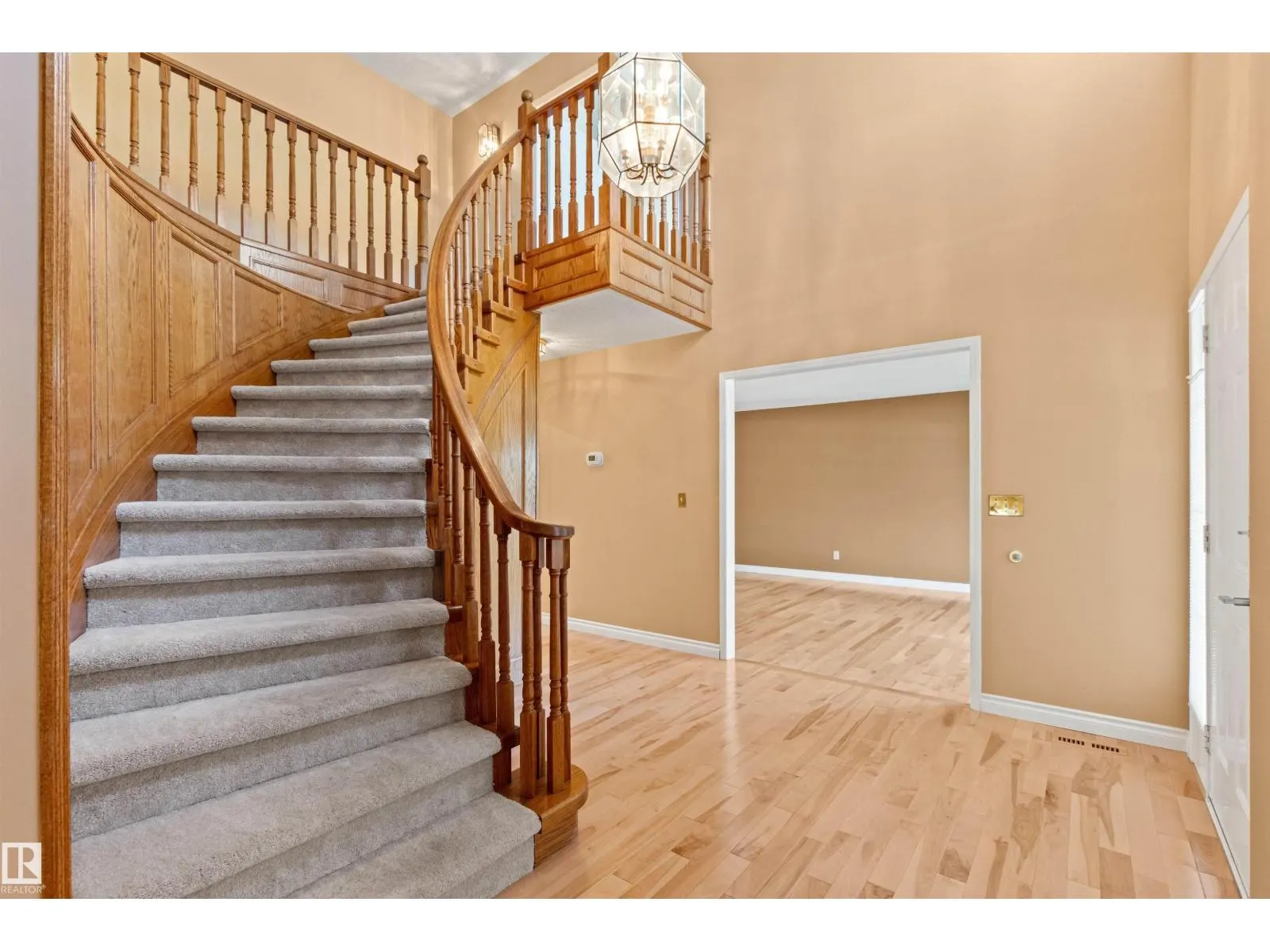 453 ROONEY CR NW