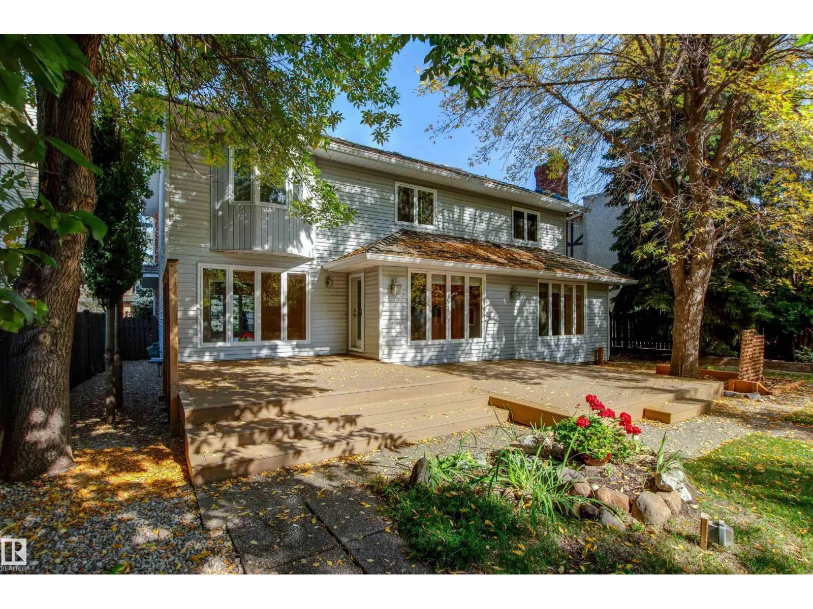 453 ROONEY CR NW
