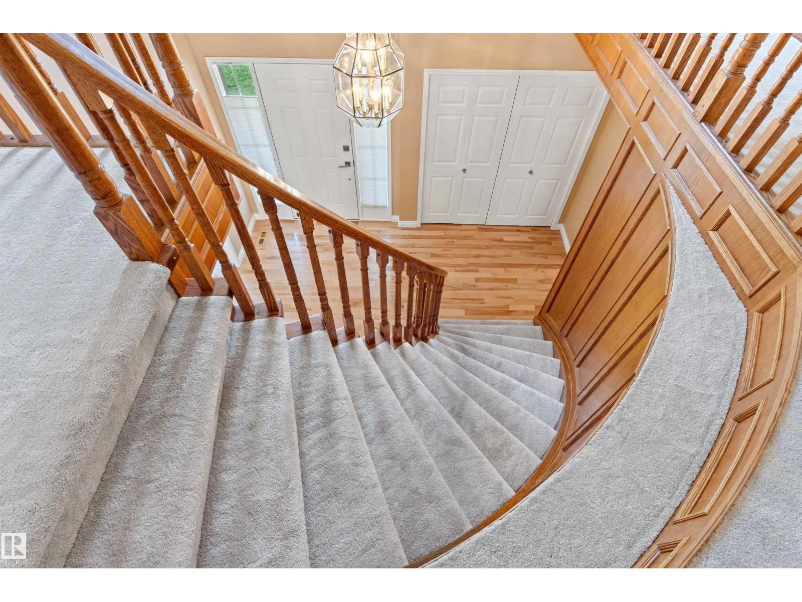 453 ROONEY CR NW