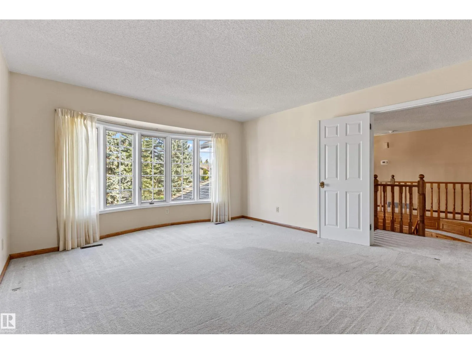 453 ROONEY CR NW