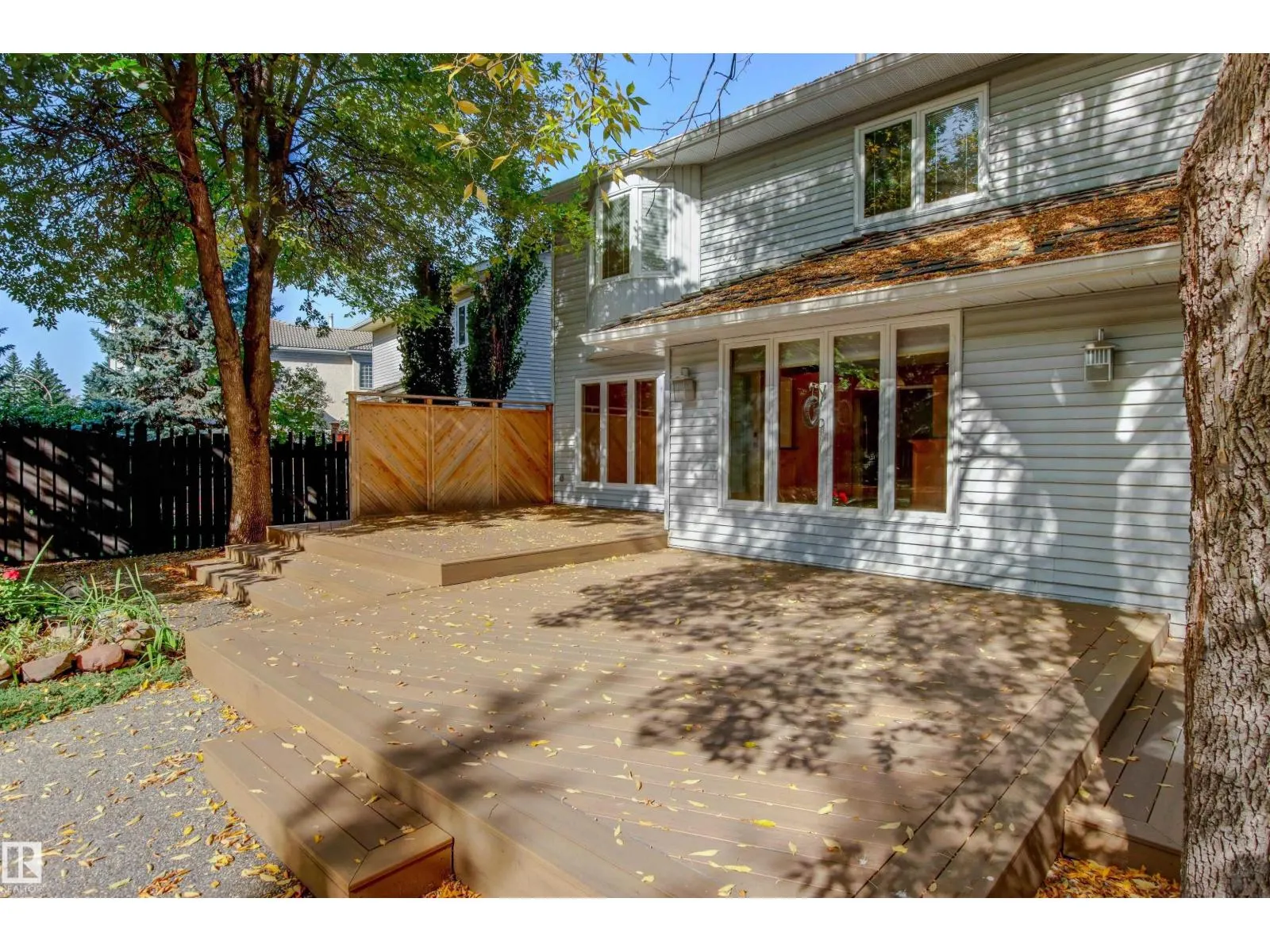 453 ROONEY CR NW