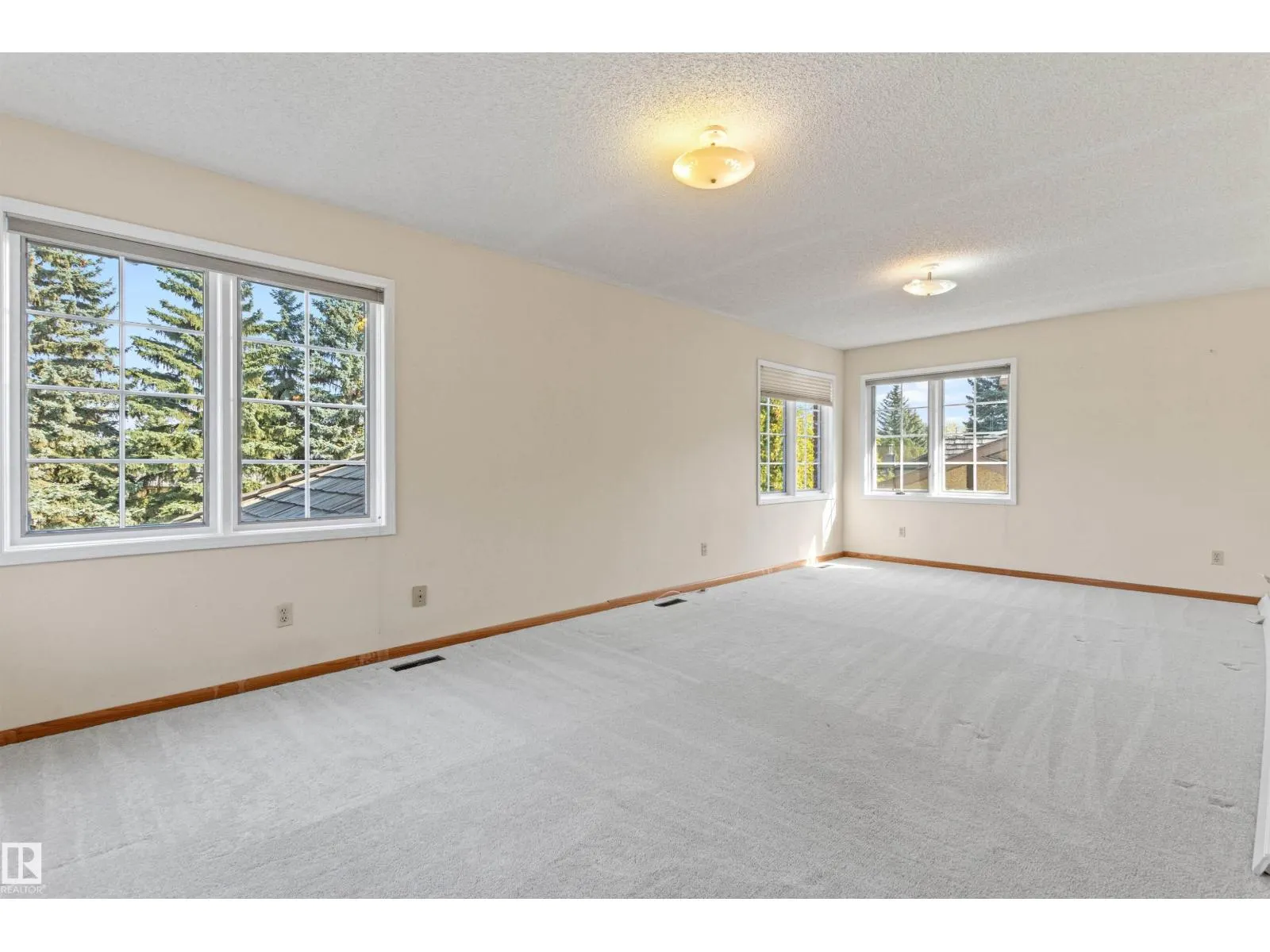 453 ROONEY CR NW