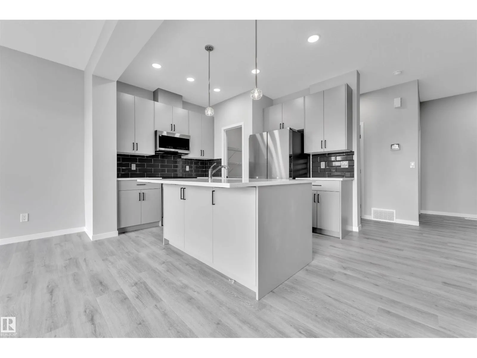16832 49 ST NW