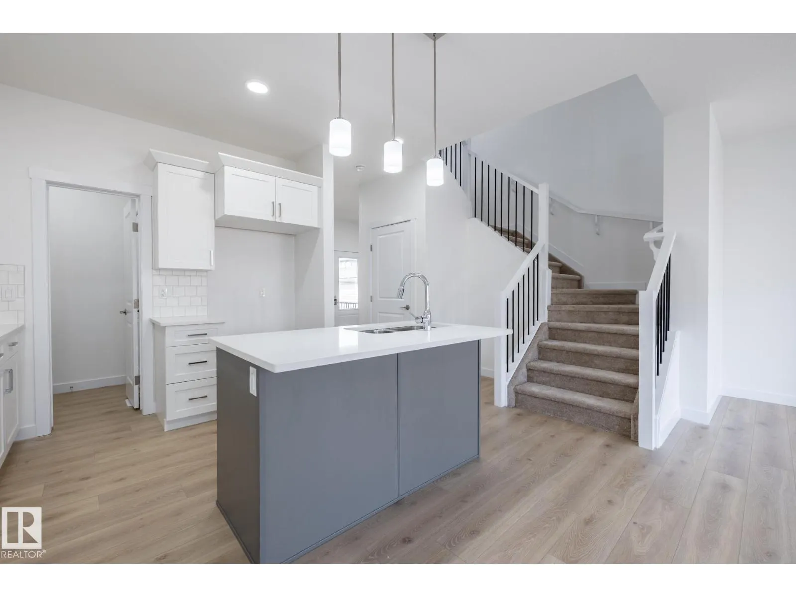 1933 209A ST NW