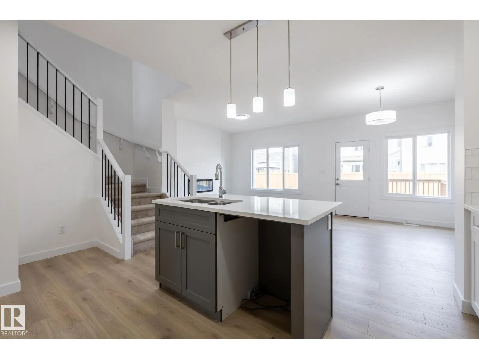 1933 209A ST NW