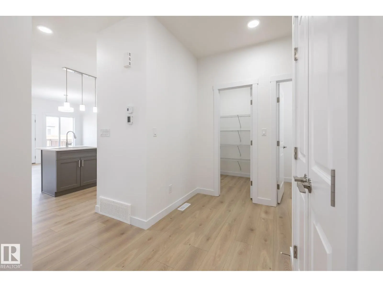 1933 209A ST NW