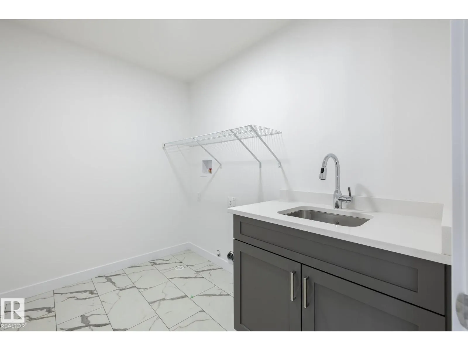 1933 209A ST NW