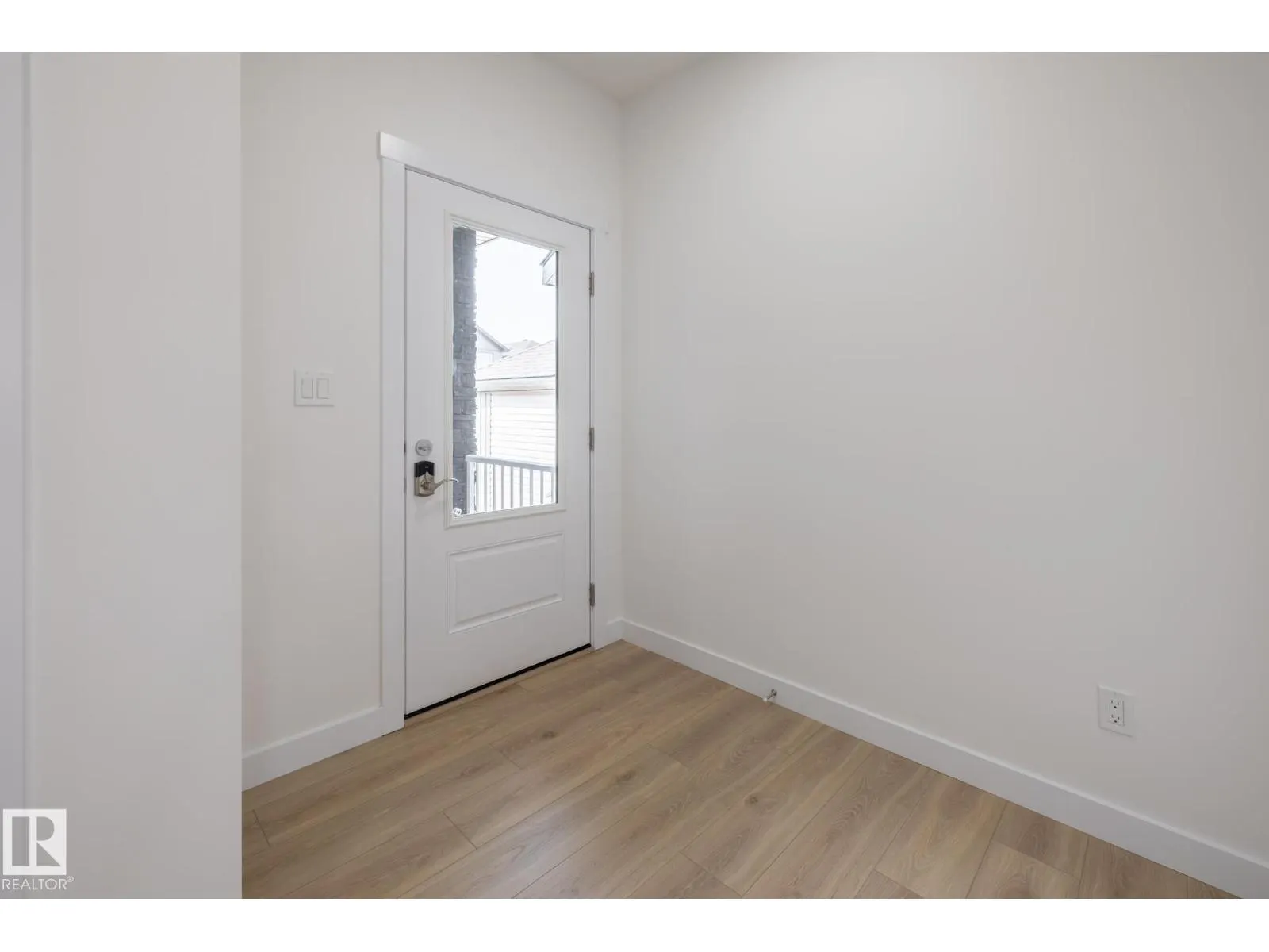 1933 209A ST NW