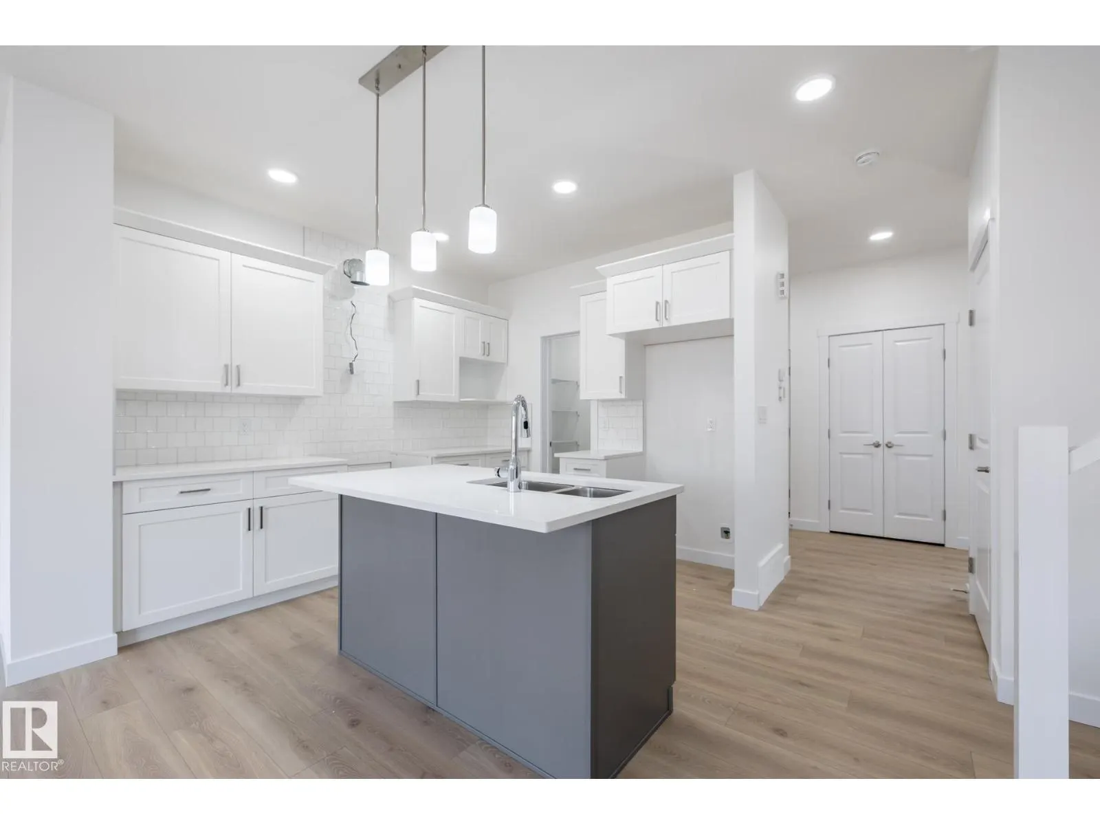 1933 209A ST NW