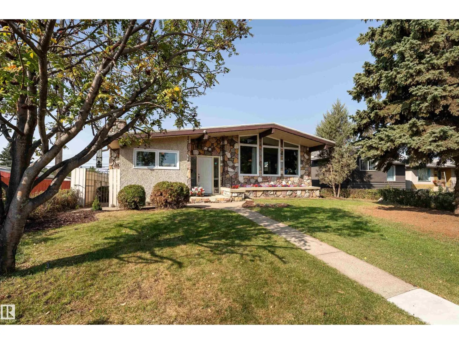 12904 86 ST NW